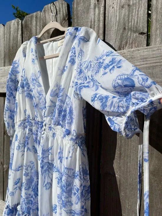 Taylor Blue and White Floral V-Neck Dress - Picture 5 of 12